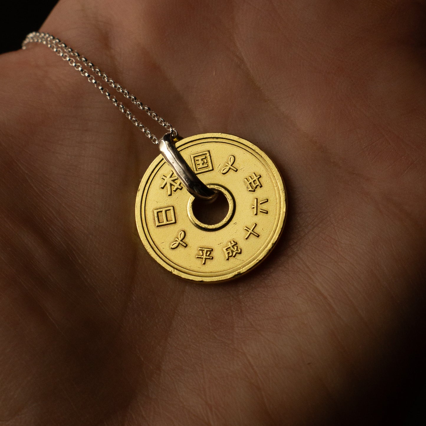 Réplica en bronce Collar 5 yenes