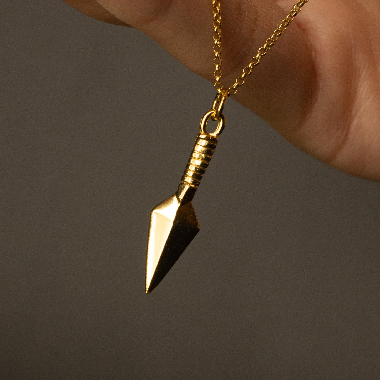 Collar Kunai enchapado en oro