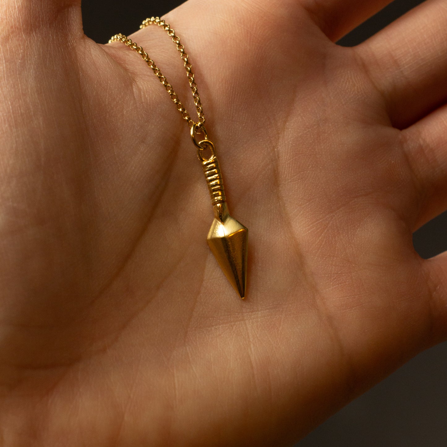 Collar Kunai enchapado en oro